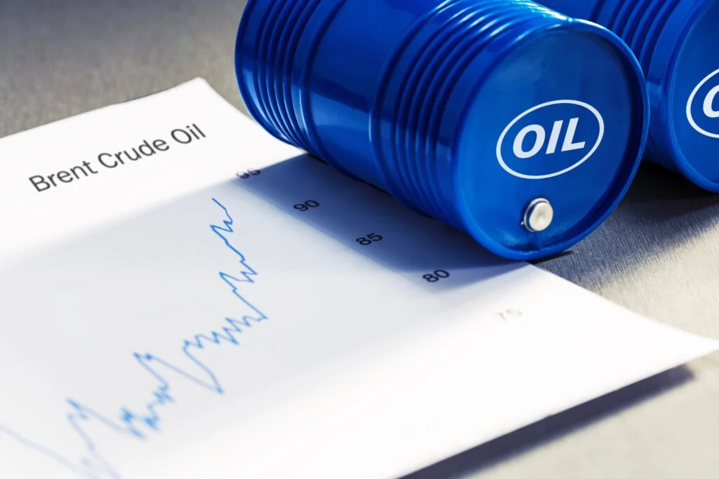Crude Oil Gains 1%; Fluor Shares Plunge After Q1 Results