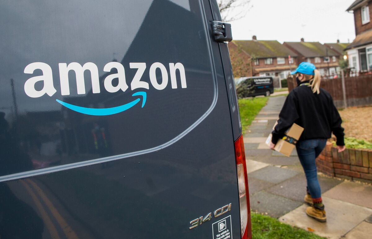 Amazon Offers $1,000 Prizes for Drivers Who Say Why They Love Their Job