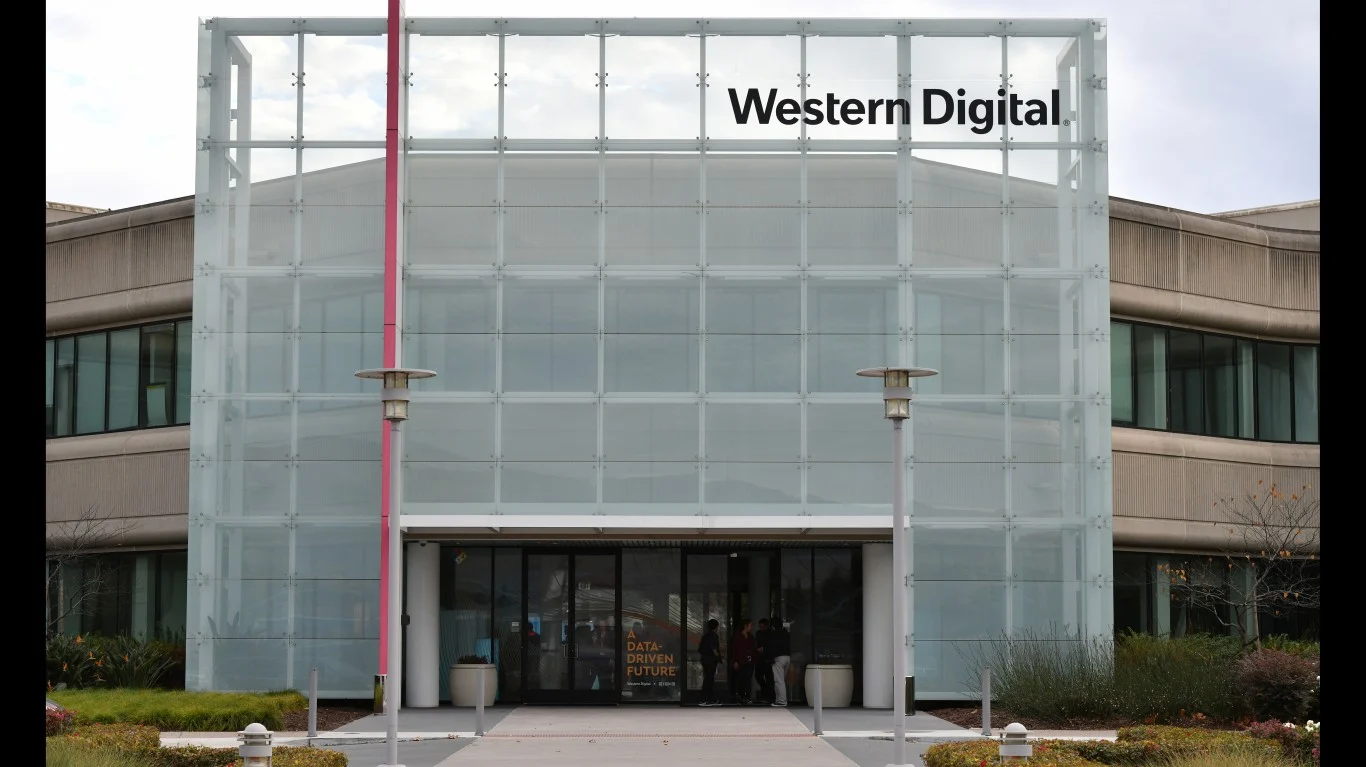 AI Boom Drives Western Digital Toward $500 Target