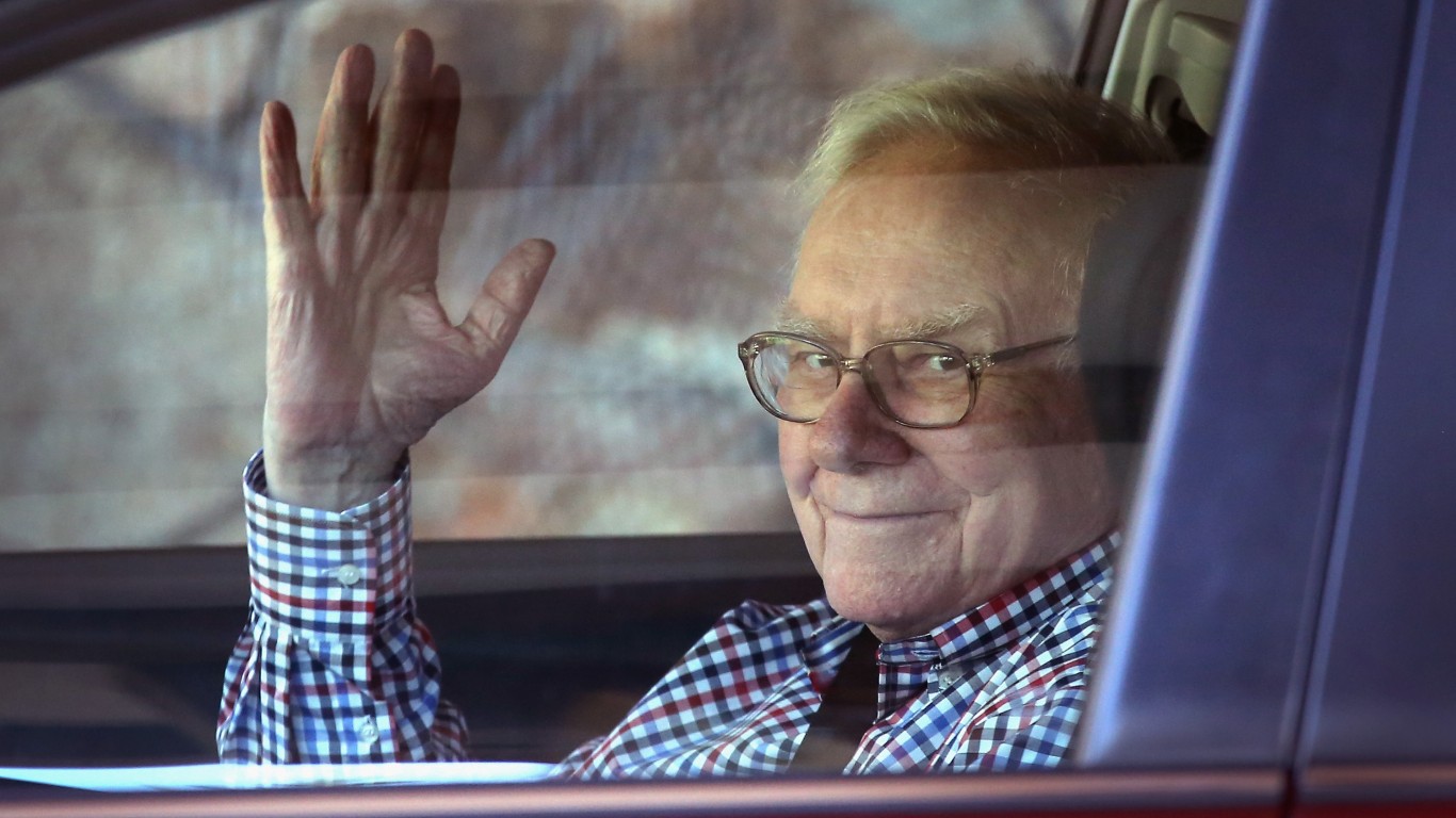 As Warren Buffett Waves Goodbye – 5 Dividend Stocks That Never Leave Berkshire Hathaway