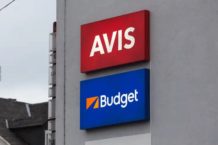Avis Budget swings to a loss as efforts to right-size fleet weighs on profits