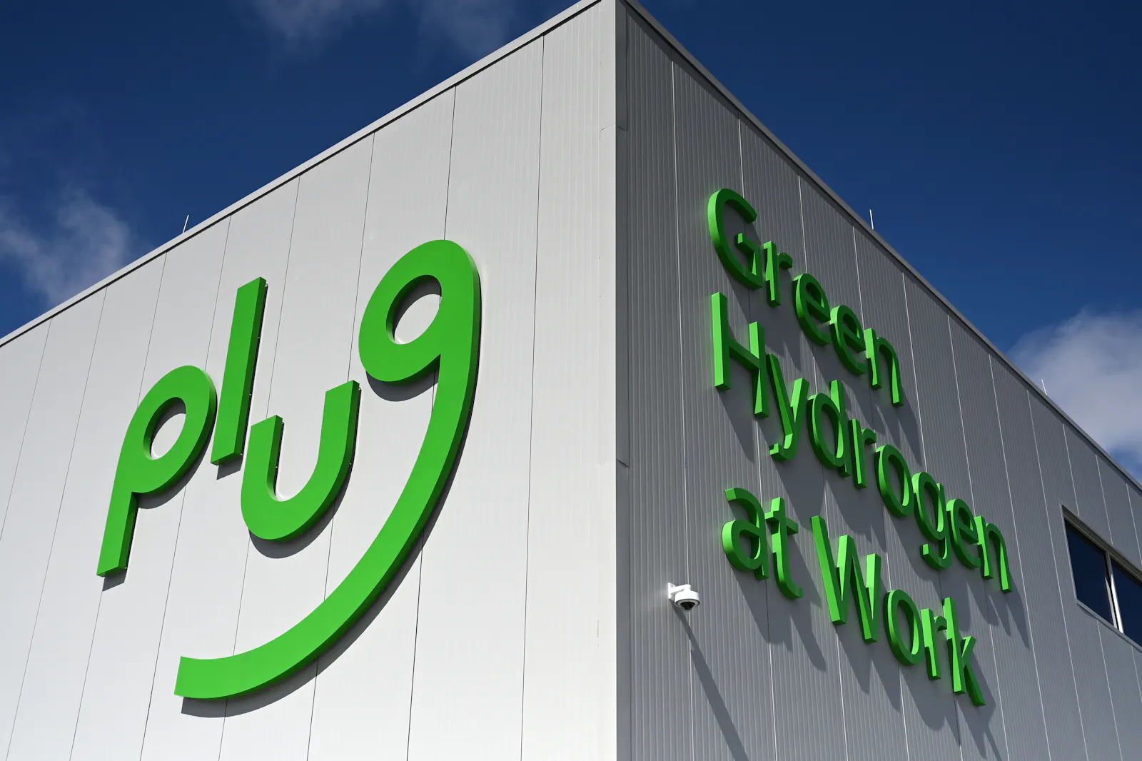 Plug Power surges for second day after new electrolyzer deal, insider buy