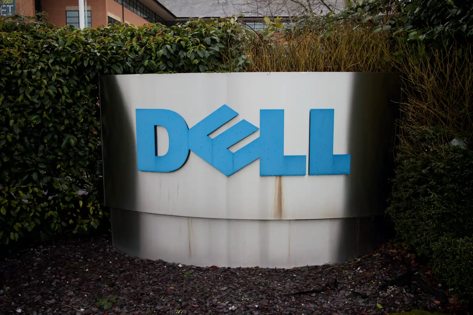 Dell: AI Pixie Dust Warrants A Re-Rating, But Shares Are Fairly Priced Today - Seeking Alpha