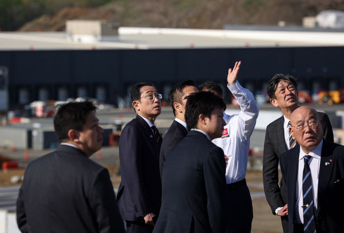 Kishida Touts Japan's Investments in US With Visit to Swing-State Toyota Plant - Bloomberg