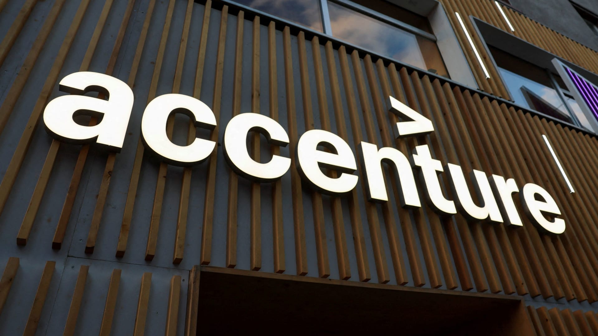 Accenture rallies more than 20% after earnings beat, heads for best day ever