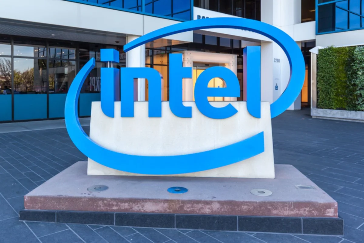 How To Earn $500 A Month From Intel Stock Ahead Of Q1 Earnings