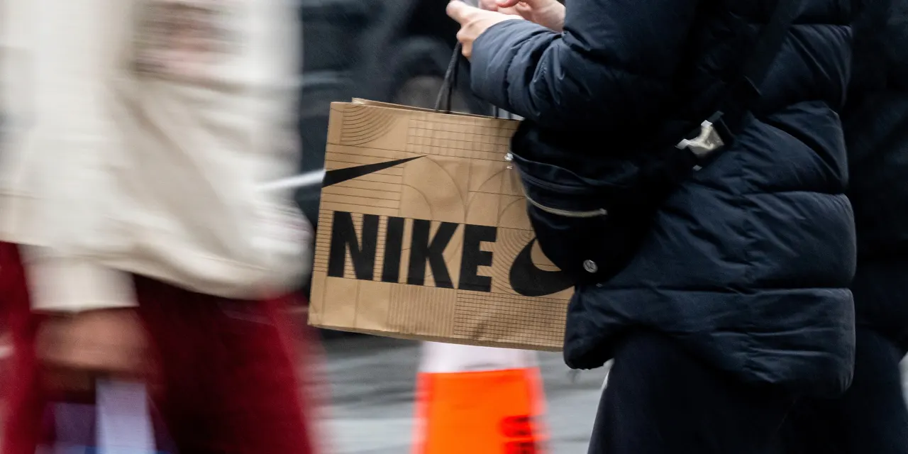 Apple CEO Tim Cook Buys $3 Million of Nike Stock