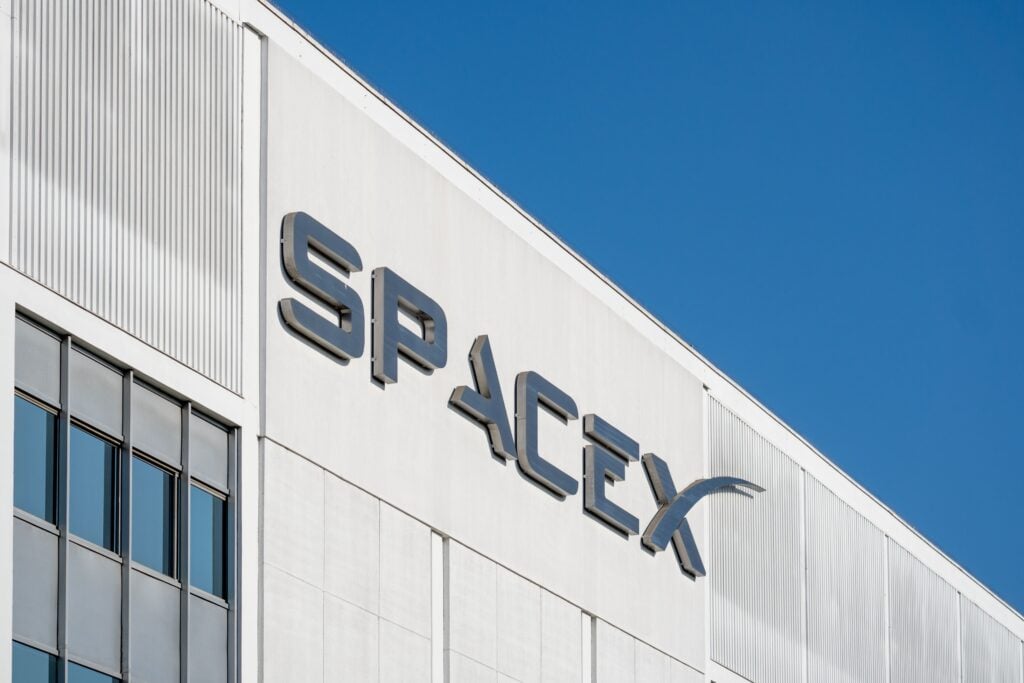 SpaceX Doesn’t Need to Beat Verizon, AT&T or T-Mobile to Disrupt Wireless, Analyst Says