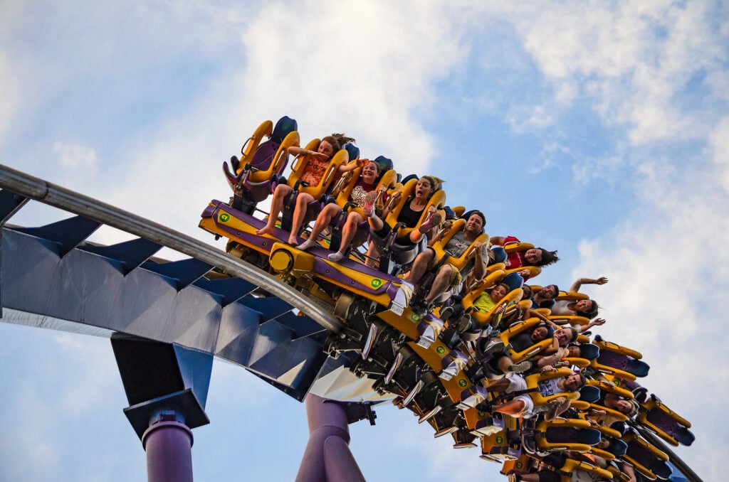 Why Is Six Flags Stock Falling Thursday?