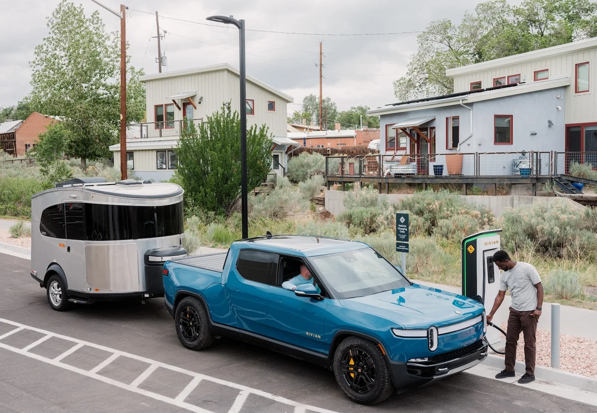 Better EV Stock: Rivian vs. Tesla