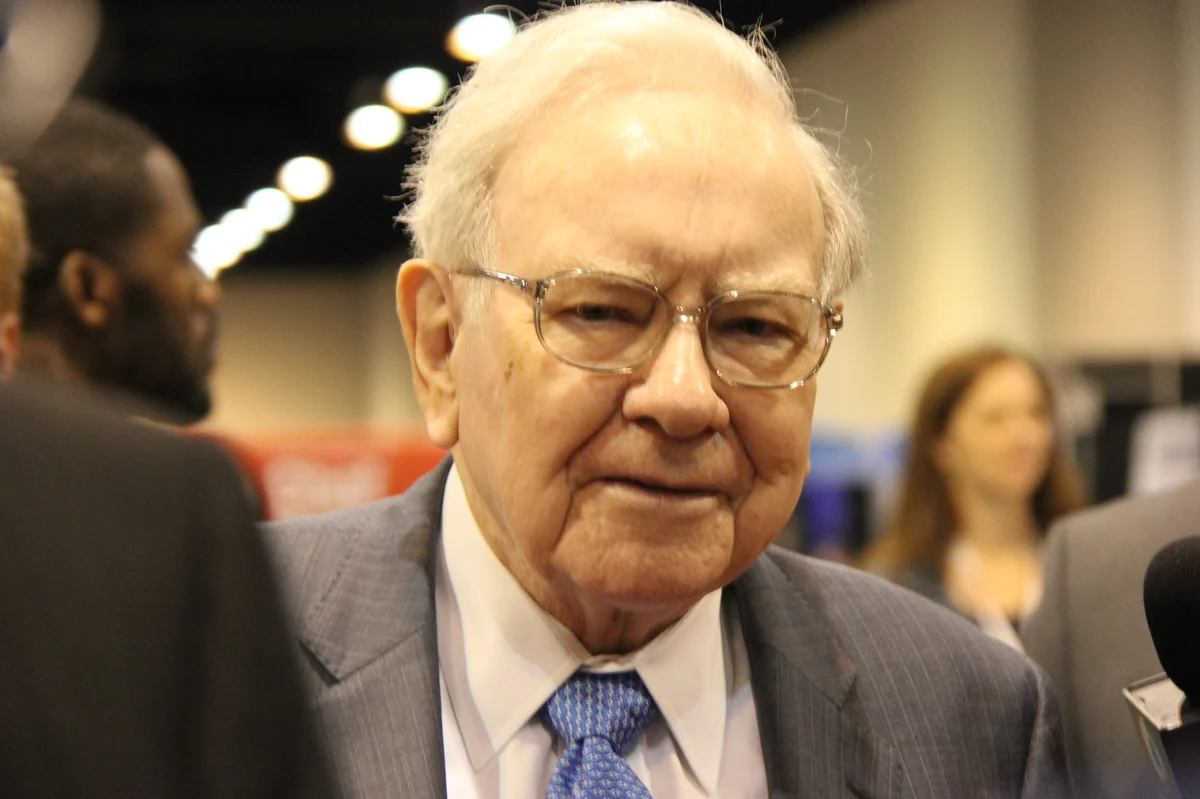 Warren Buffett Wrapped Up His Illustrious Investing Career by Selling 50% of His Bank of America Stake and Piling Around $1.2 Billion Into This Scorching-Hot Oil Stock