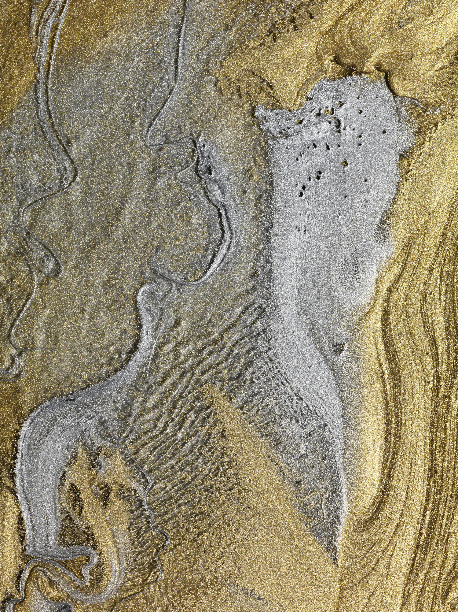 Gold tumbles as market sees Fed shifting toward inflation fighting