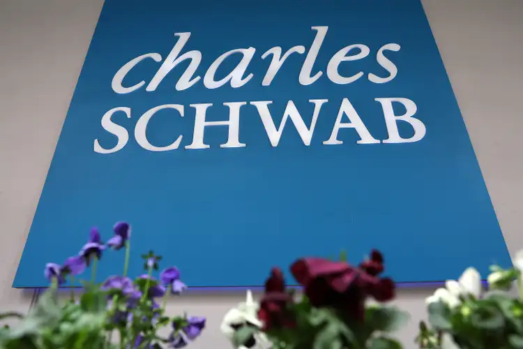 Charles Schwab posts M/M, Y/Y climbs in client assets