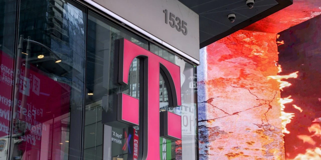 Deutsche Telekom Lifts Full-Year Guidance
