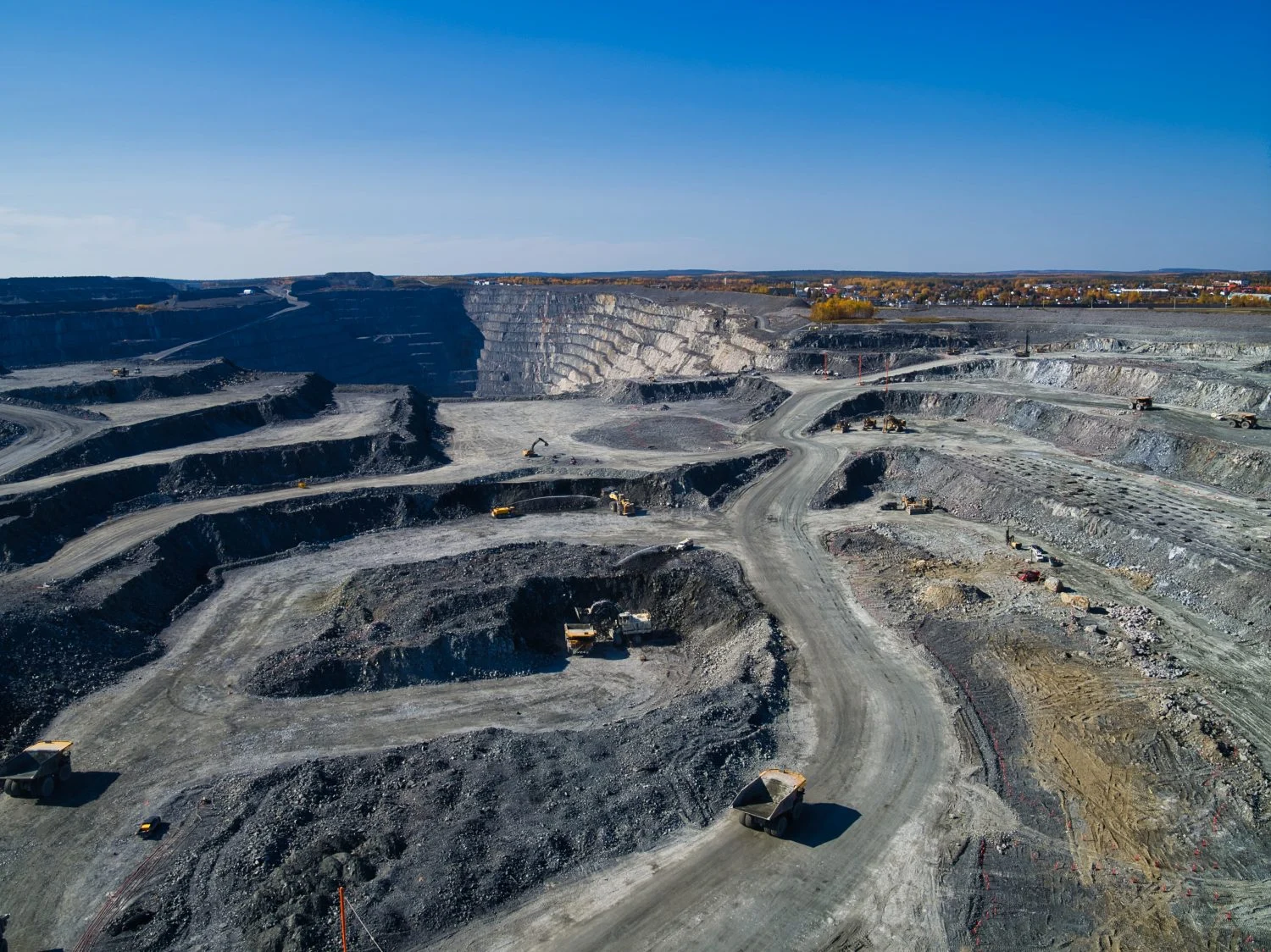 Caterpillar's Robot Trucks Are Heading to Two More Quarries. Should You Buy the Dip Under $800?