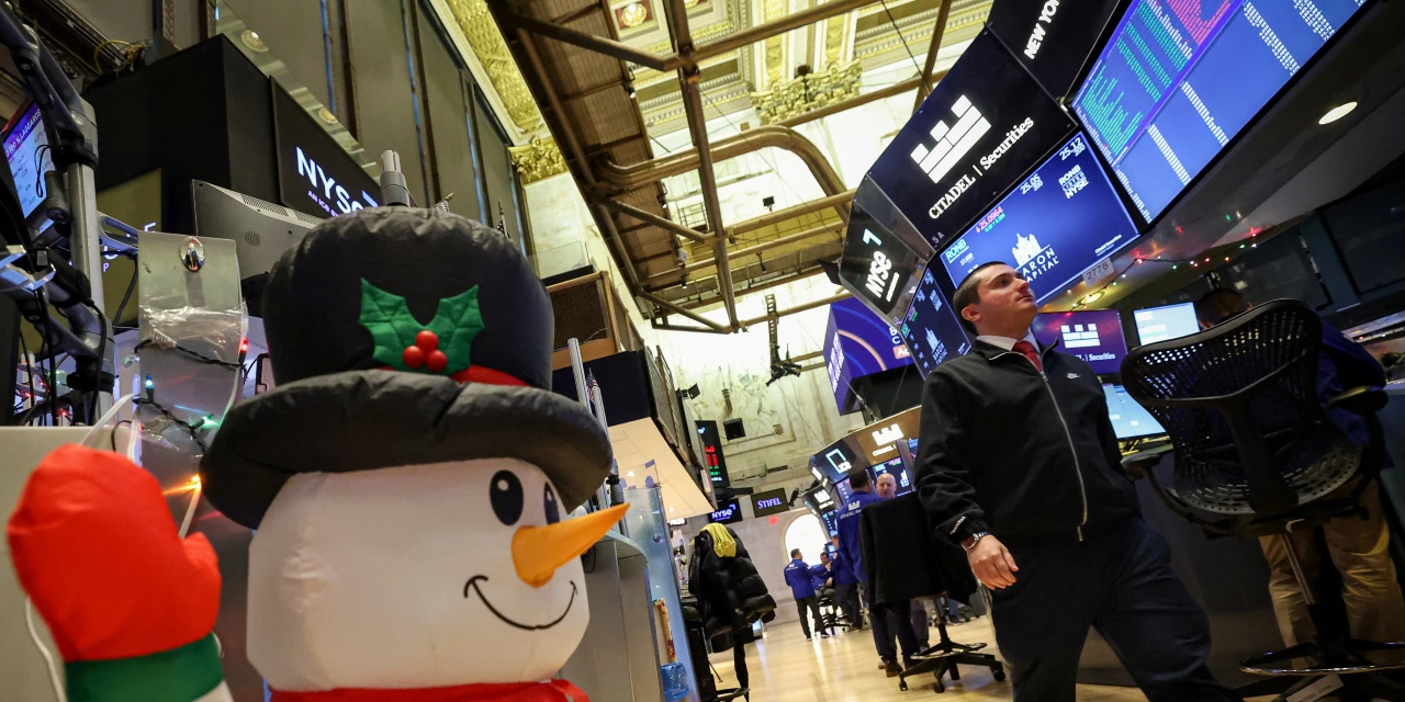 U.S. Futures, Asian Markets Rise, But European Indexes Fall; Gold Hits New High