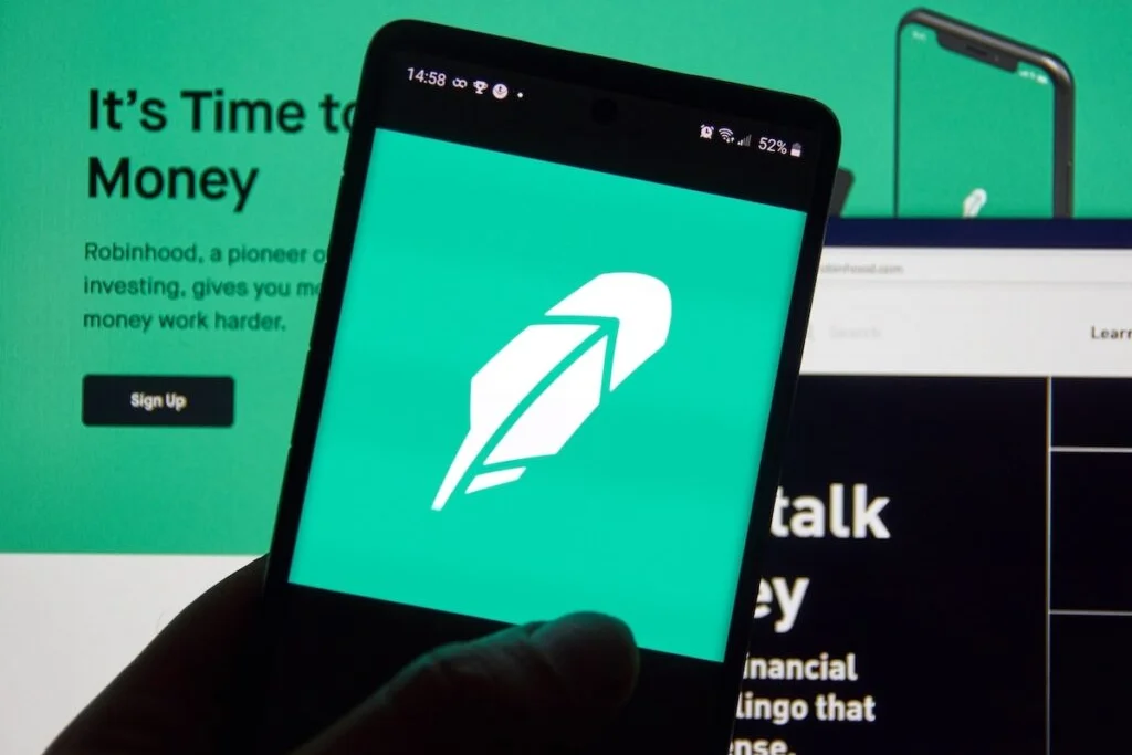 Robinhood Stock Pulls Back From All-Time Highs: What's Going On?