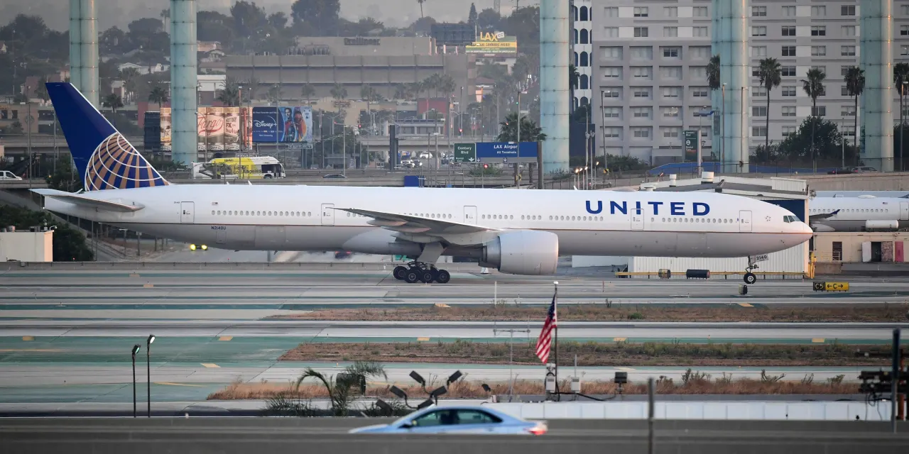 United Airlines Just Had Its Best Ever Day of Bookings. There’s Hope Amid Fuel Fears.