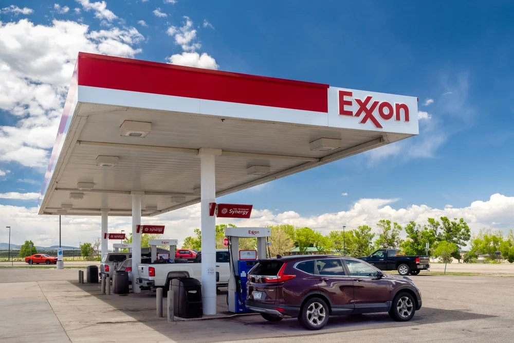 ExxonMobil Trades Lower, JPMorgan Analyst Expects 'Key Projects' To Boost Earnings By $3B
