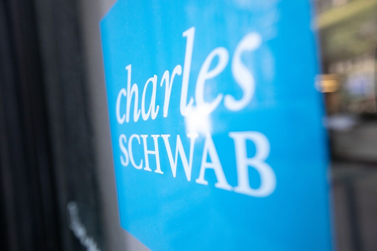 Schwab CEO Said Retail Traders Are Buying Dips, Selling Rips