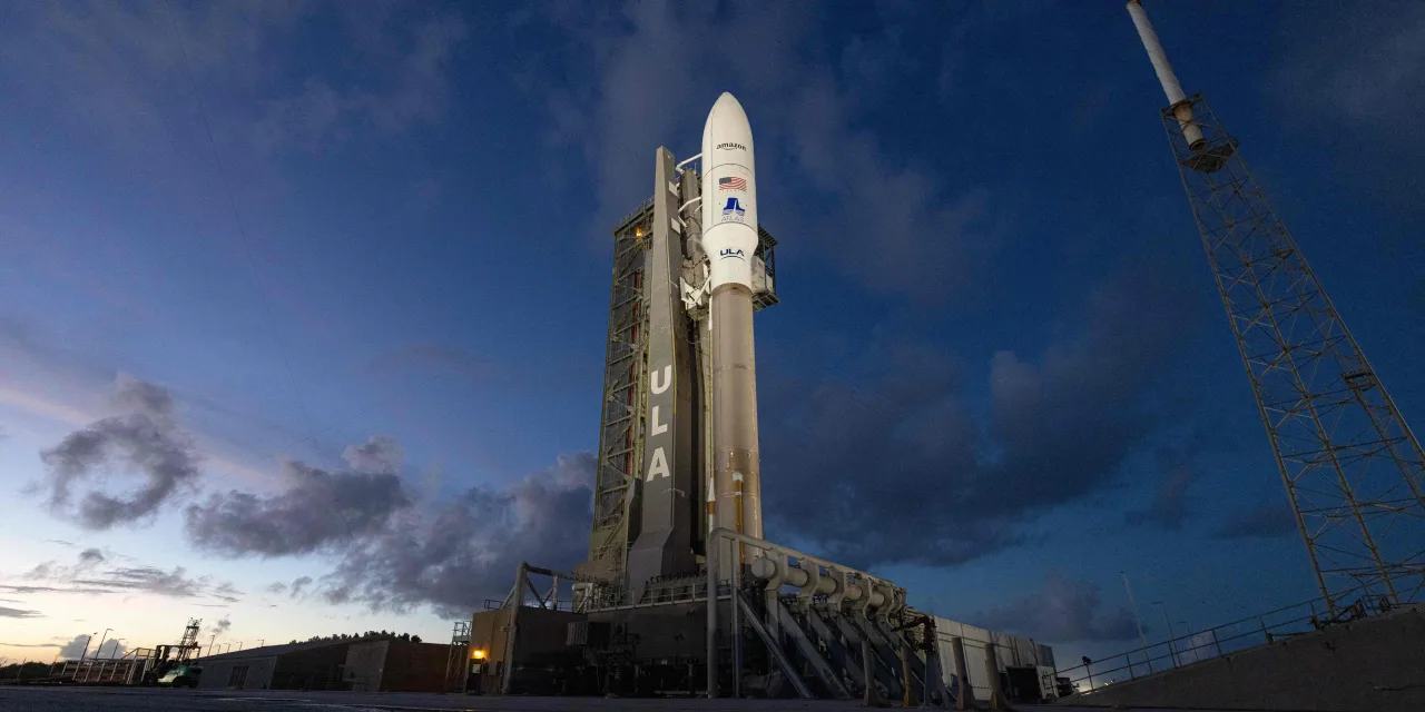 This space stock is hot — and both Amazon and SpaceX may want to buy it