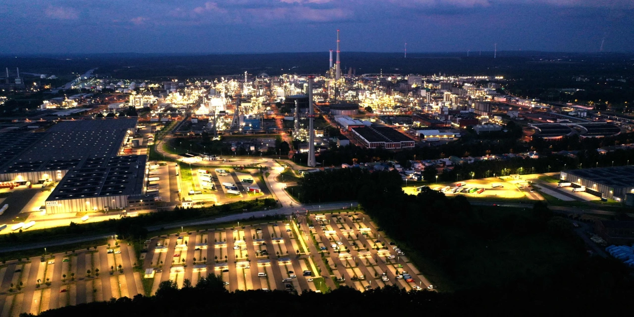 Evonik Raises Guidance on Higher Prices, Cost Reductions
