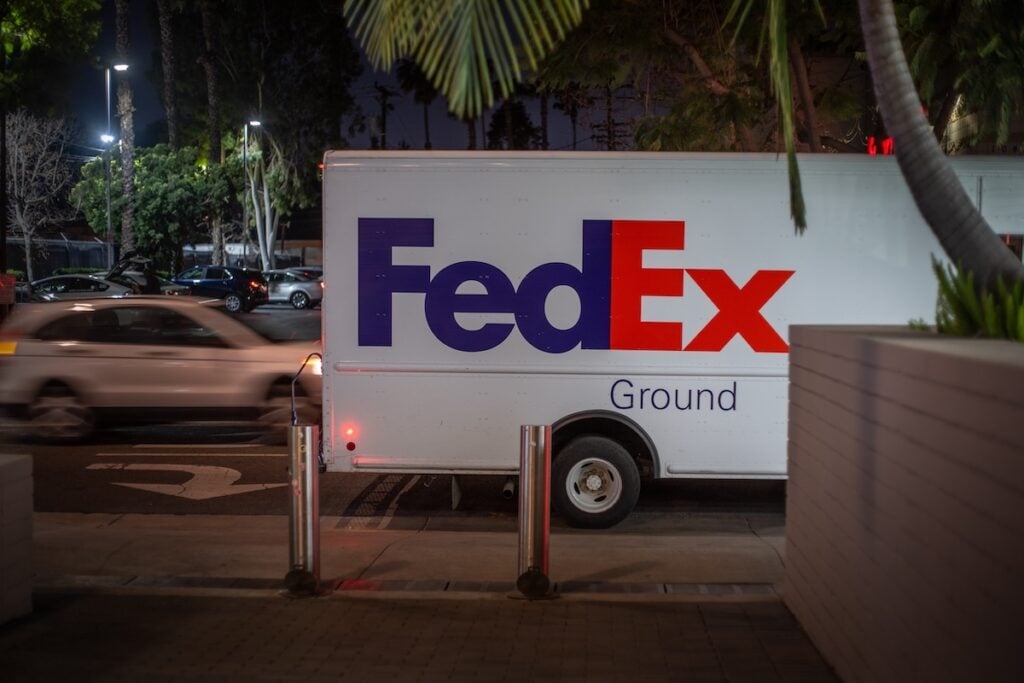 How To Earn $500 A Month From FedEx Stock Ahead Of Q4 Earnings