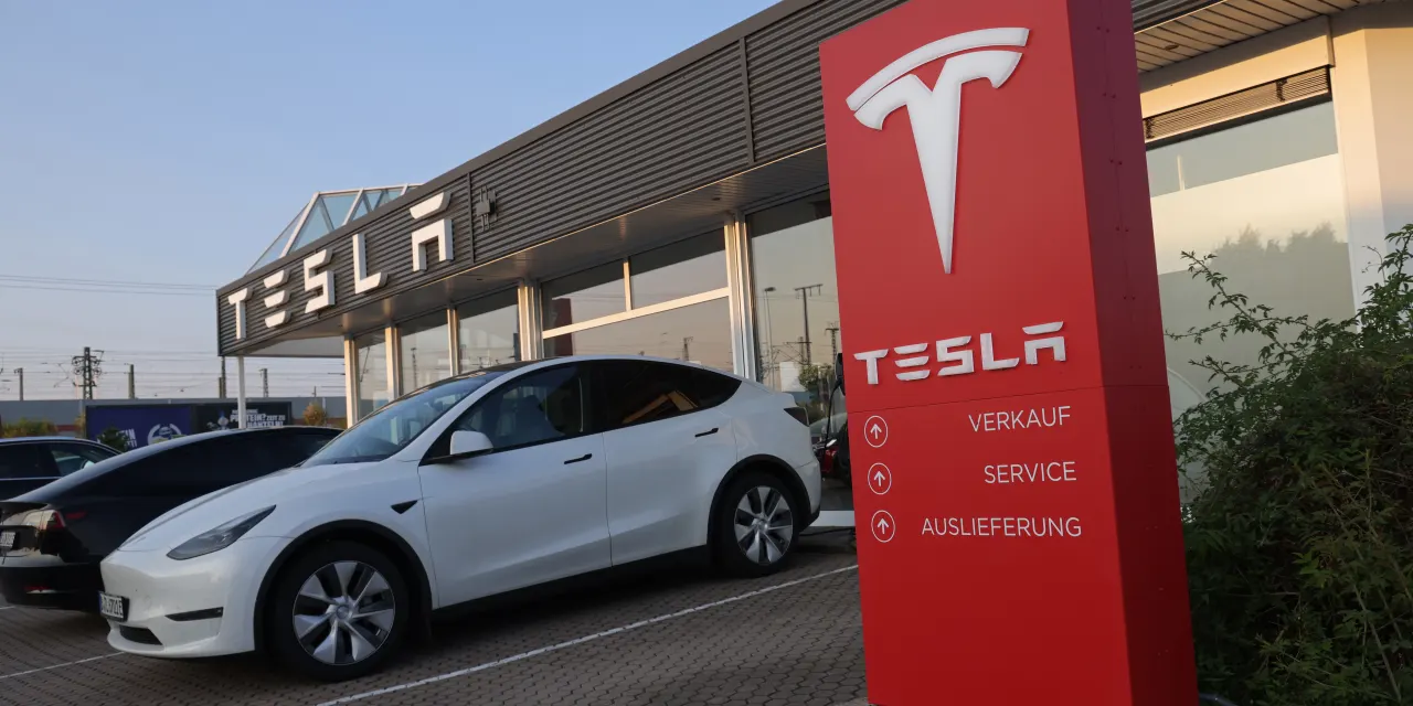 Tesla’s Six-Day Losing Streak Took the Stock Below $300 for the First Time in a Year