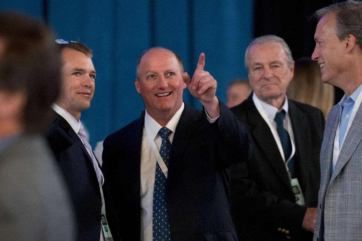 Warren Buffett's Successor, Greg Abel, Has 58.9% of Berkshire Hathaway's Portfolio Invested in Just 5 Stocks. Here's My Top Pick for November.