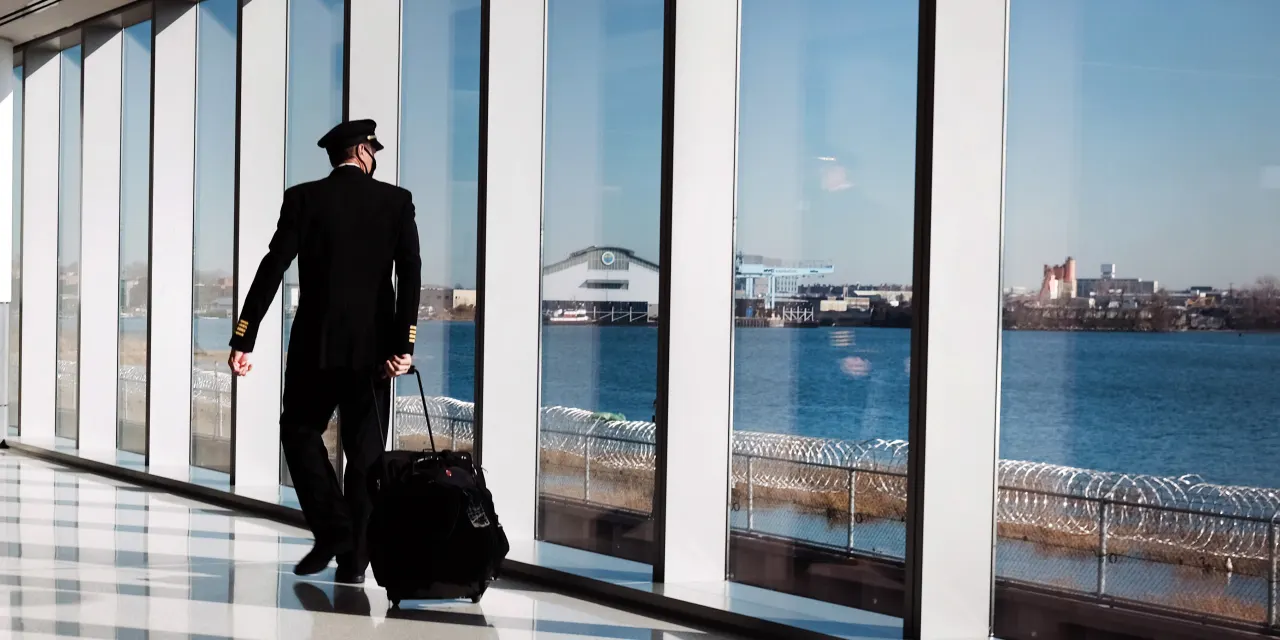 Airline Stocks Are Struggling. That Makes This One a Long-Term Buy.