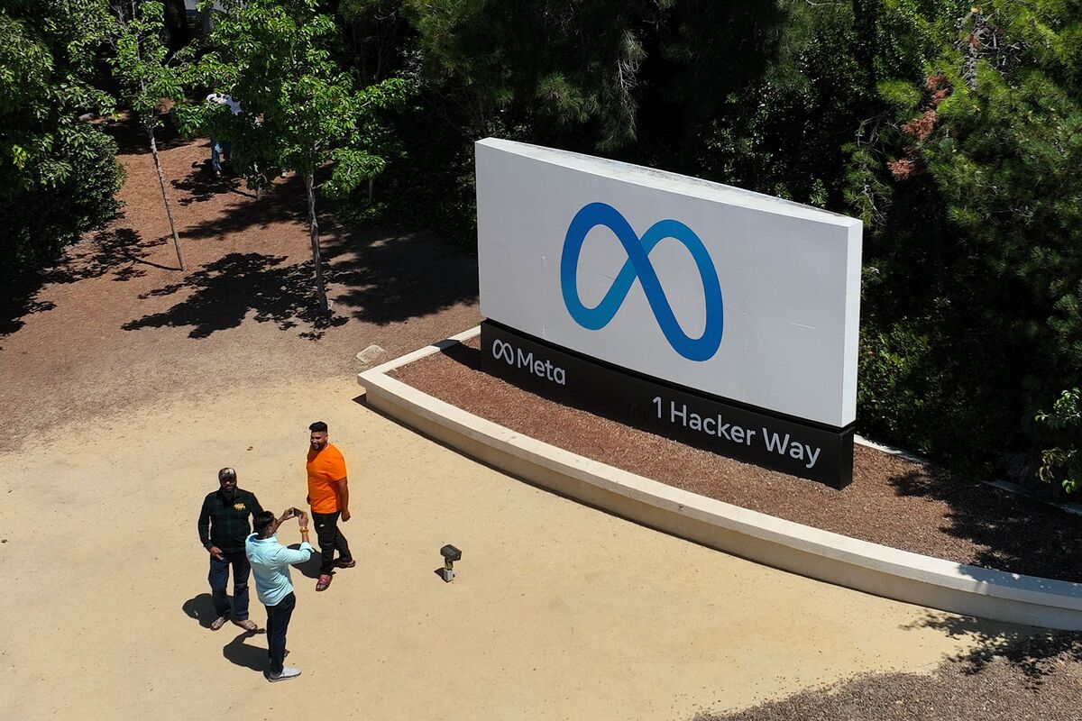 Meta Slumps on AI Spending, Echoing 2022 Metaverse Rout