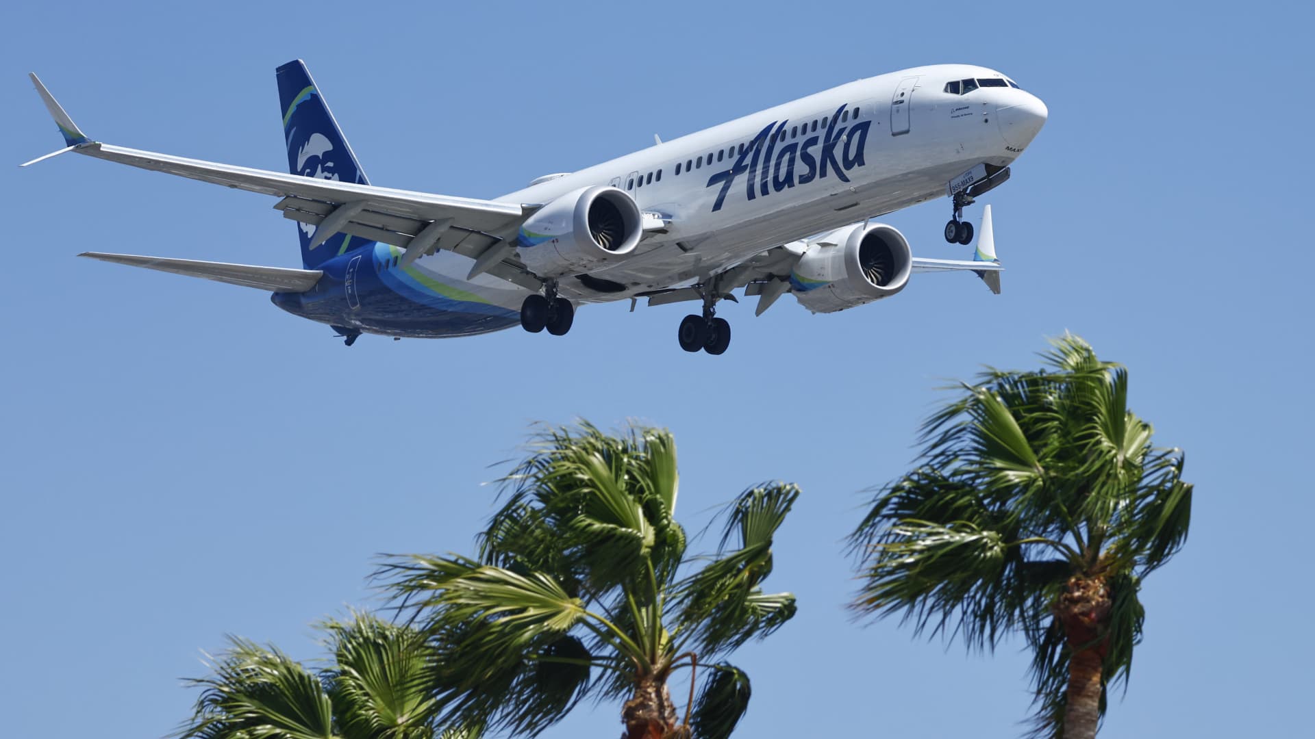 Alaska Airlines CEO 'not overly concerned' about new Boeing Max 10 delay