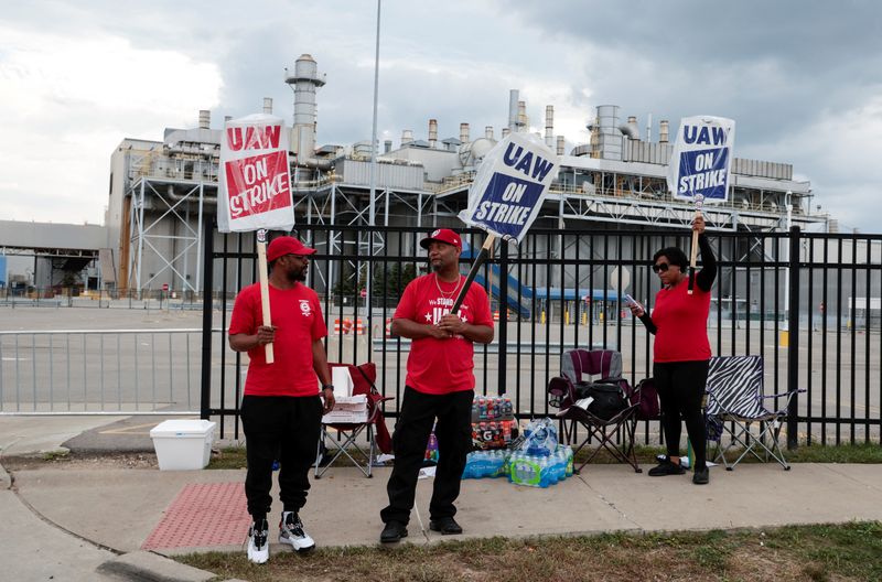 Ford pegs cost of UAW labor deal at $8.8 billion, cuts annual profit view