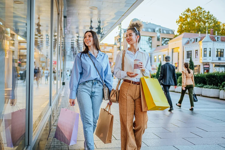 Oxford Industries rallies on profit beat as investors eye Lilly Pulitzer growth and tariff resilience