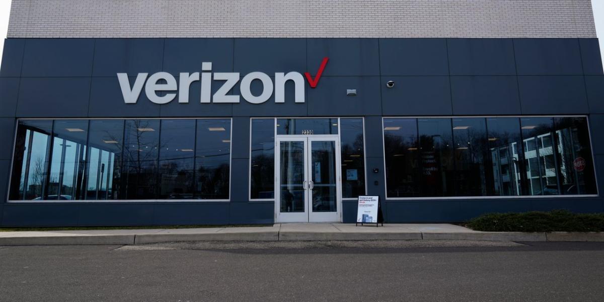 Verizon Stock Falls After Revenue Misses Expectations