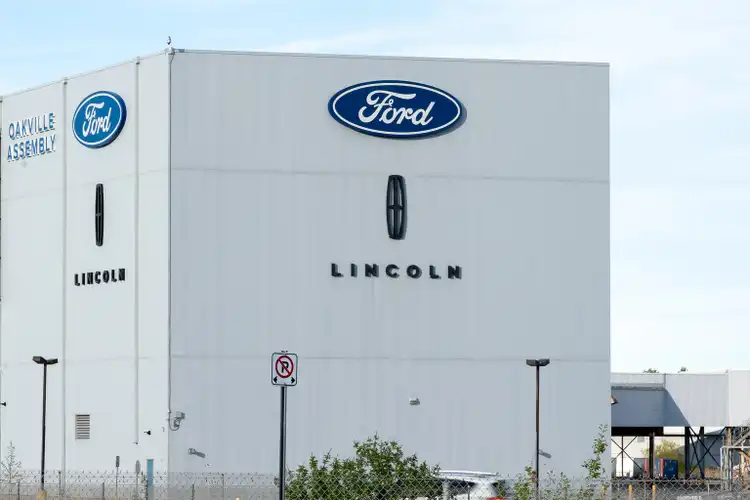 Ford warns that Japanese and South Korean automakers would win if the U.S. enters a tariff war