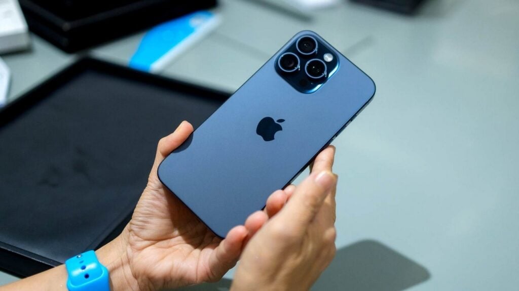 Apple Bucks Smartphone Chip Slump As iPhone 17 Pro Demand Powers Gains