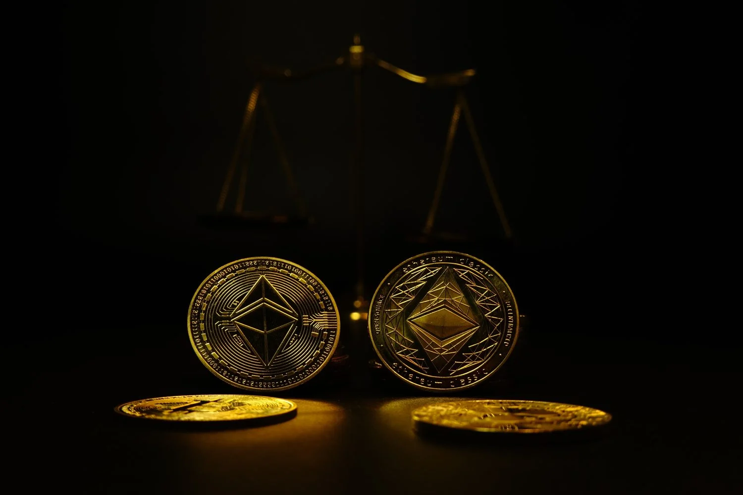 Ethereum Upgrades and Solana’s ETF Inflows: Which is the Best Buy for 2030?