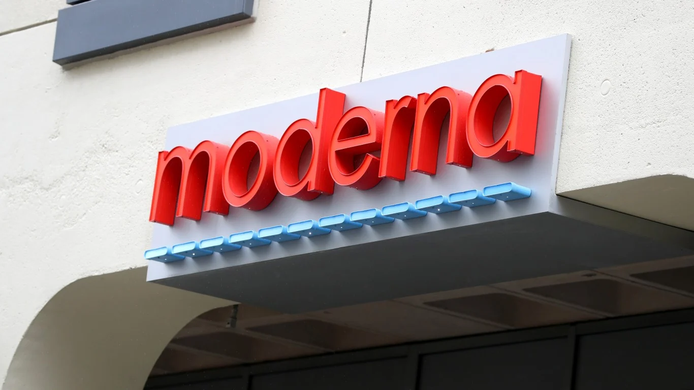 Moderna Drops 7% Despite a Fresh Wolfe Research Upgrade, BioNTech Slips