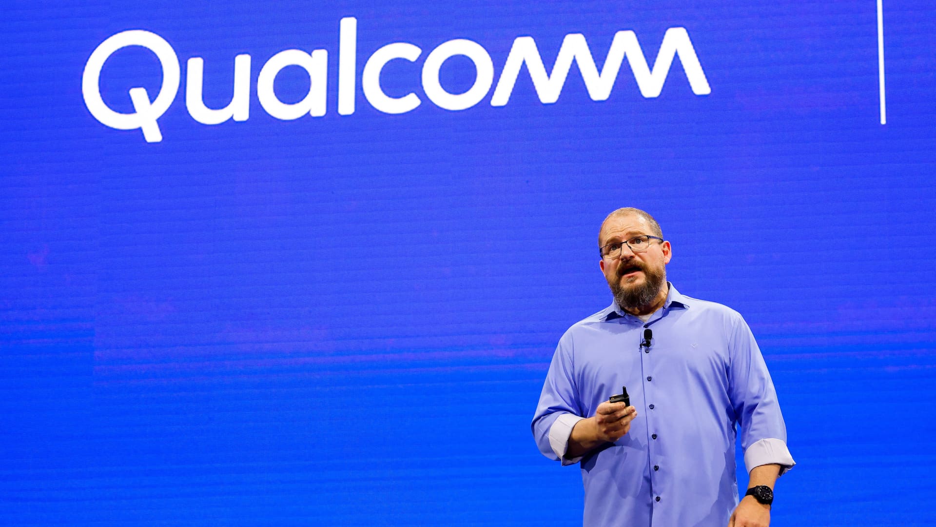 Qualcomm stock sinks 10% as company issues dire warning on memory shortage