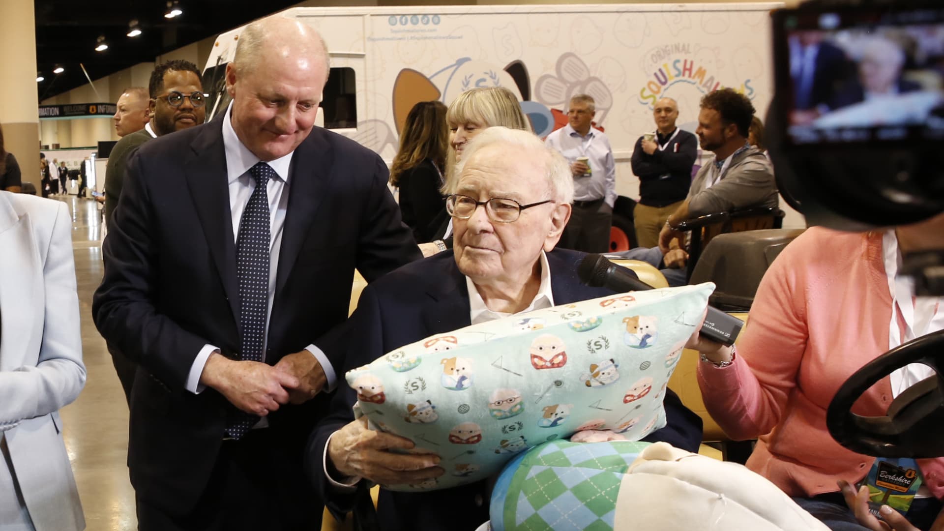 Small investors rushed into Berkshire shares during dip even after their hero Buffett sets exit