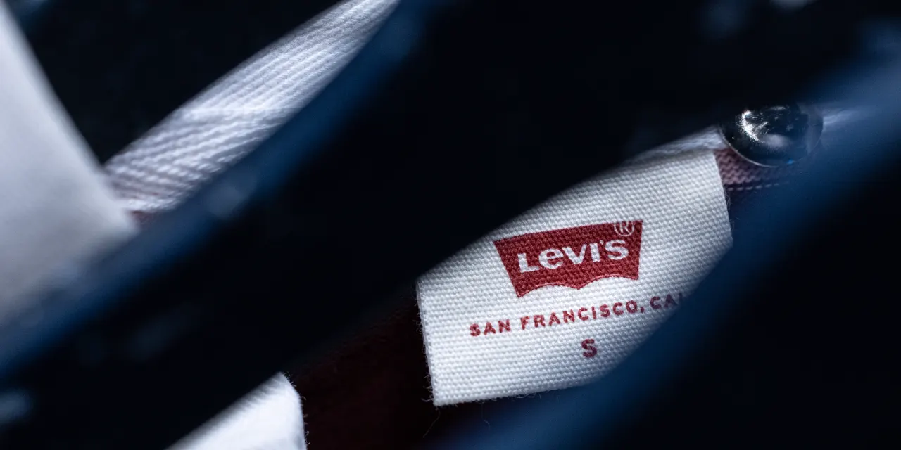 Levi’s boosts its sales outlook, defying concerns about the impact of the Iran conflict