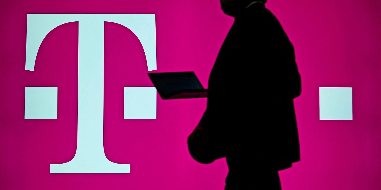 Deutsche Telekom Shares Fall on Reports of Potential Merger With T-Mobile US