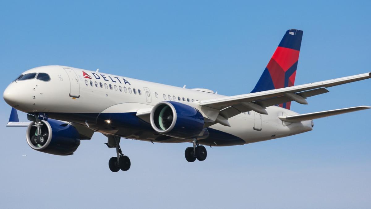 Delta Air Lines gives workers 5% raise, boosts starting pay