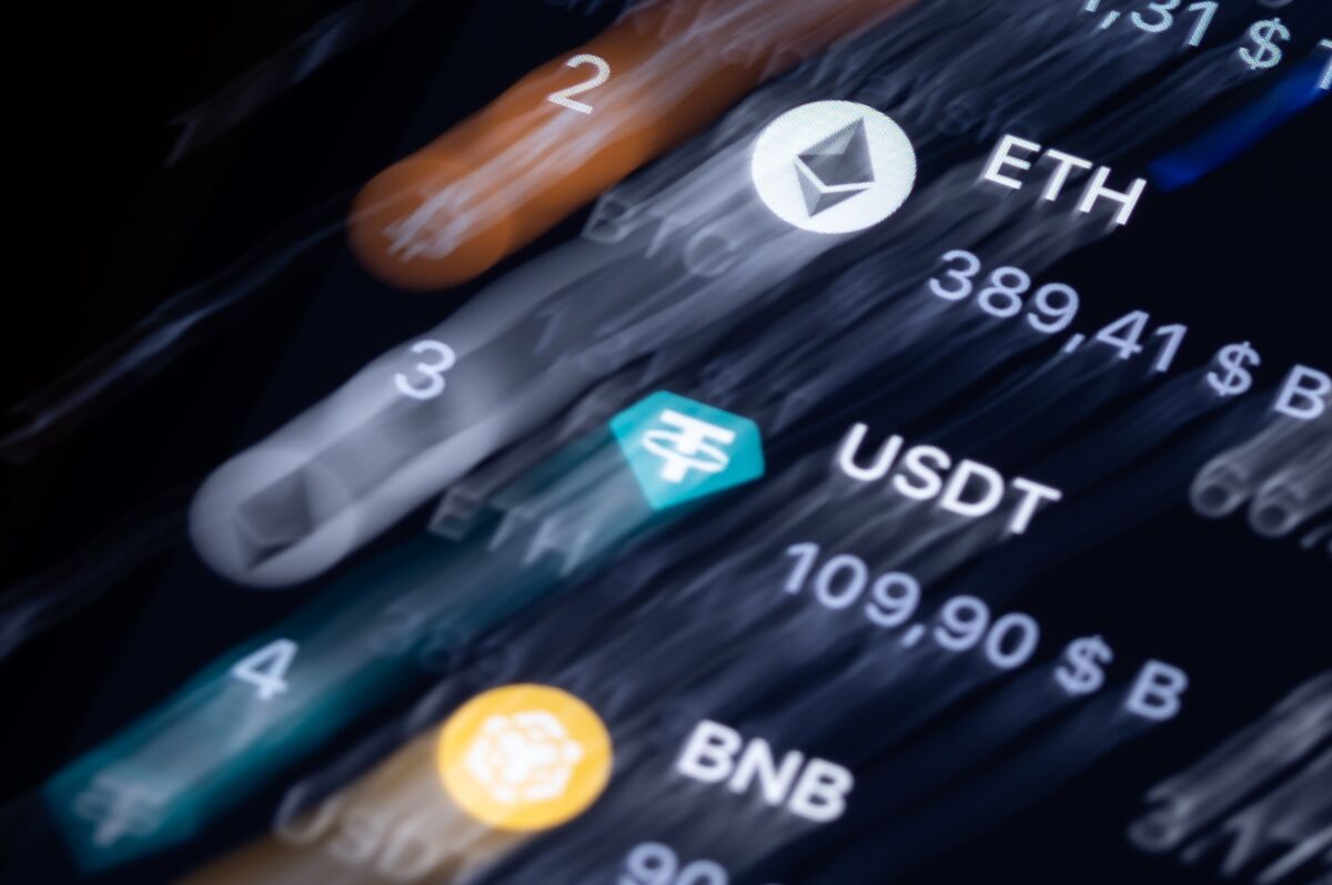 Stablecoin Retreat Tests Bessent’s Hopes for New Treasury Buyers