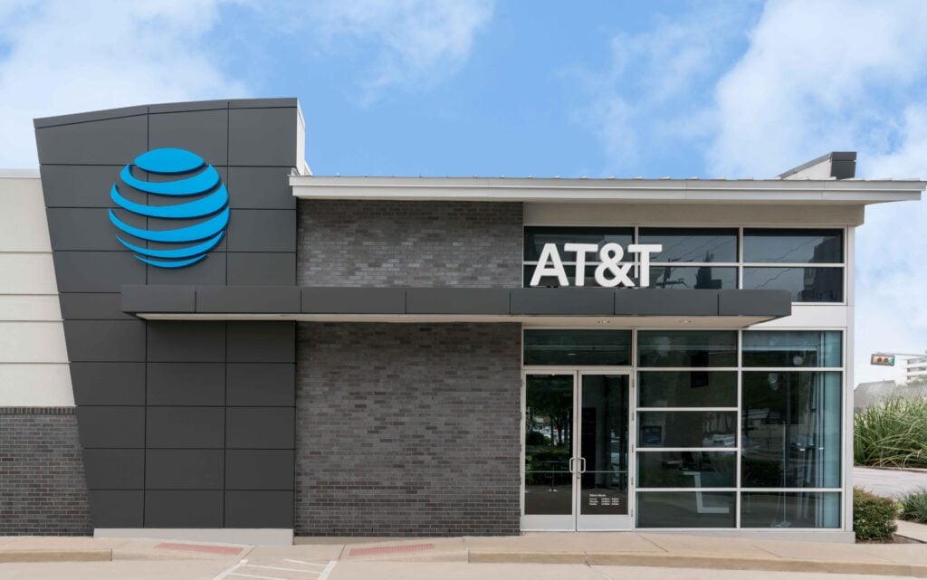 AT&T Shares Pause Friday: What's Going On?