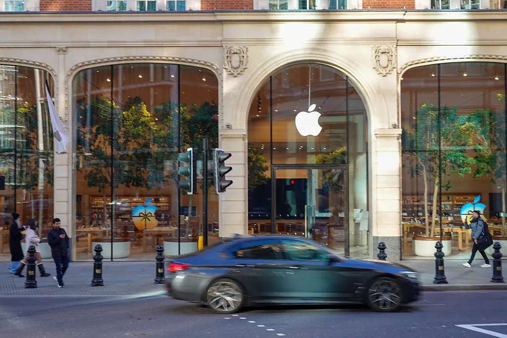 Bloomberg: Apple’s updated Siri to arrive in February, chatbot Siri this summer