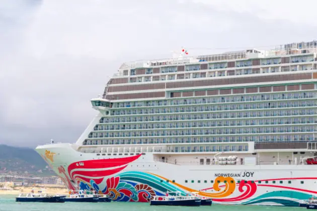 Norwegian Cruise Line falls as investors eye soft profit guidance, spike in oil prices