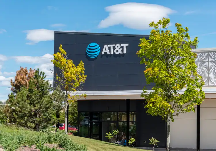 AT&T marking its best gain in nine months as analysts focus on cash, subs