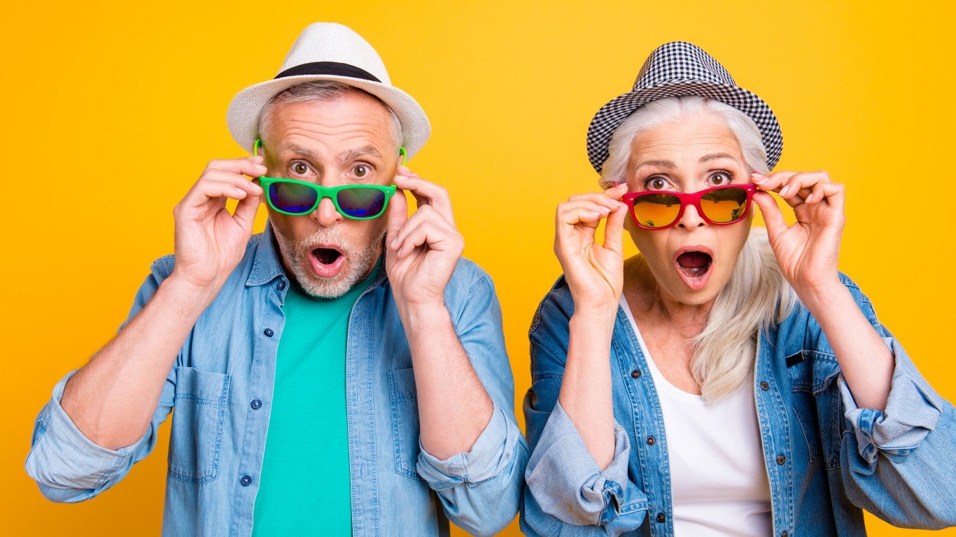 Warren Buffett Sells More Apple Stock As China Revenue Falls And AI Efforts Lag Rivals